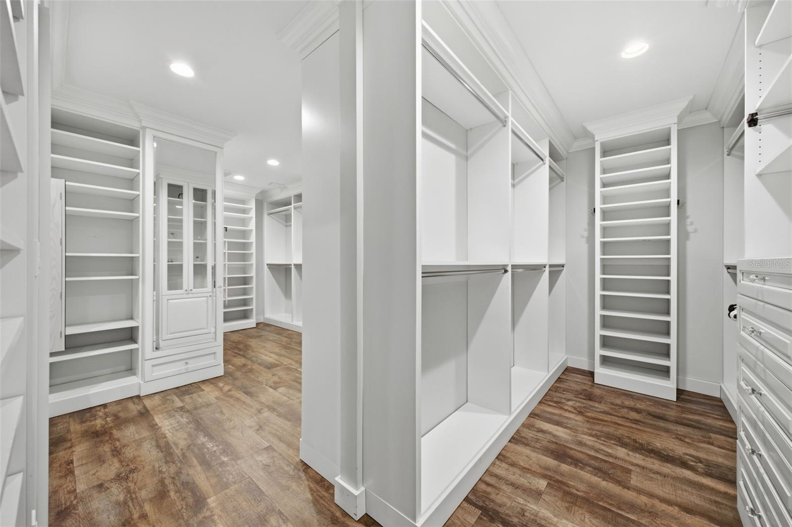 10715 CARROLLWOOD DR — photo 17