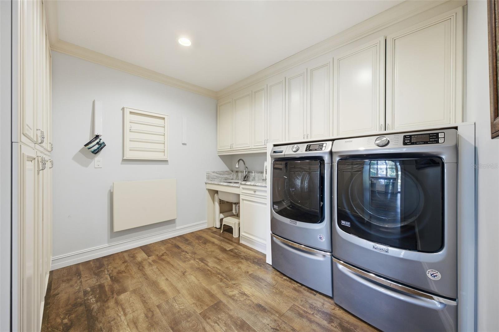 10715 CARROLLWOOD DR — photo 27