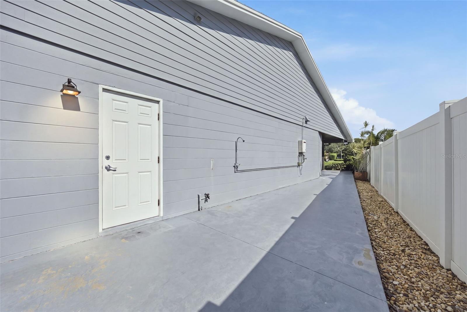 10715 CARROLLWOOD DR — photo 35