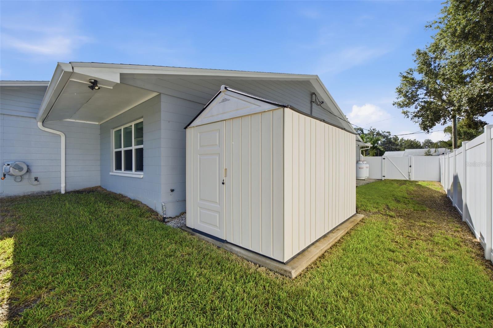 10715 CARROLLWOOD DR — photo 39