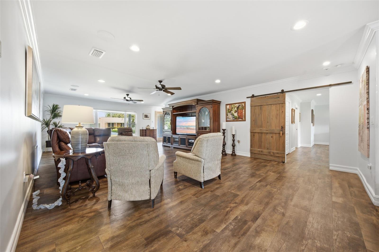 10715 CARROLLWOOD DR — photo 12