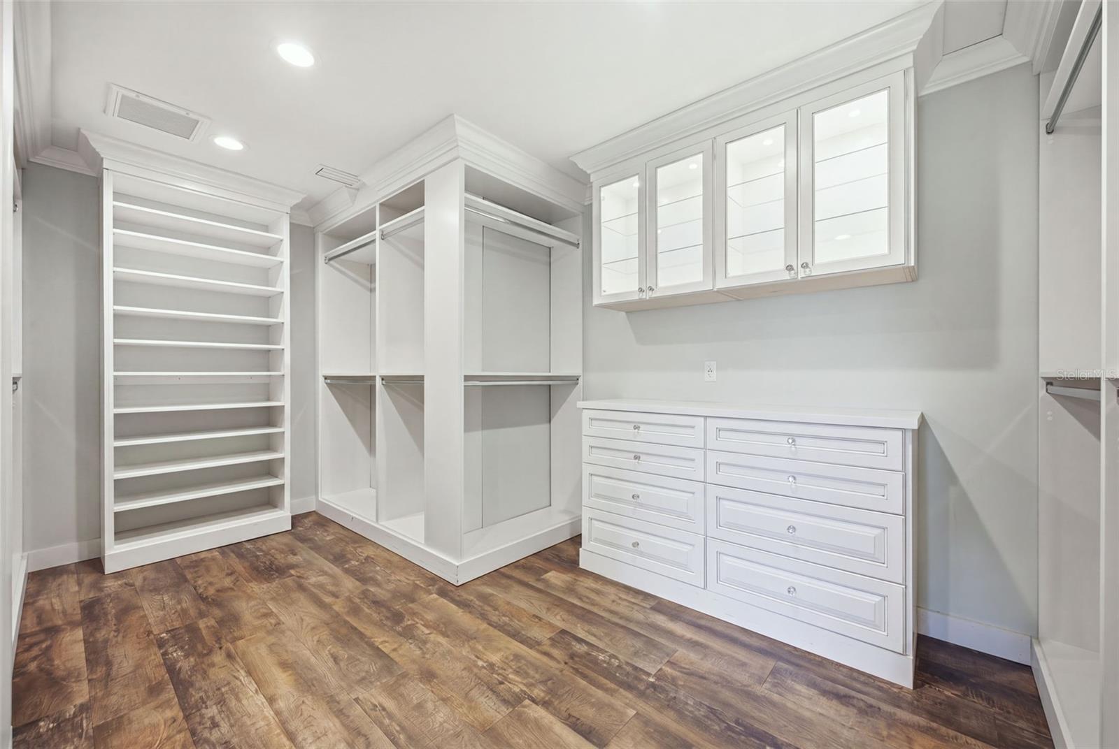 10715 CARROLLWOOD DR — photo 16