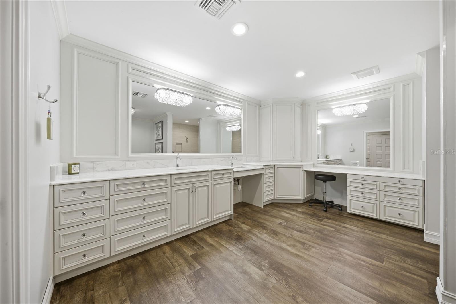 10715 CARROLLWOOD DR — photo 18