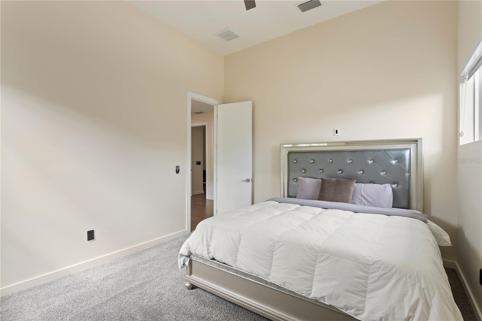 3207 W PAUL AVE — photo 44
