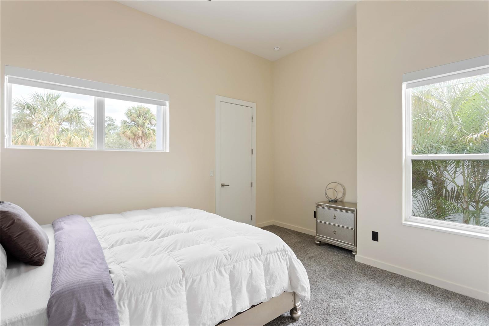 3207 W PAUL AVE — photo 45