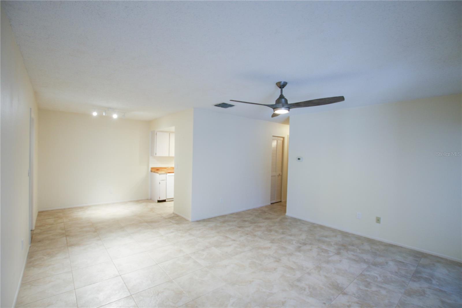 2360 SHELLY DR #B — photo 29