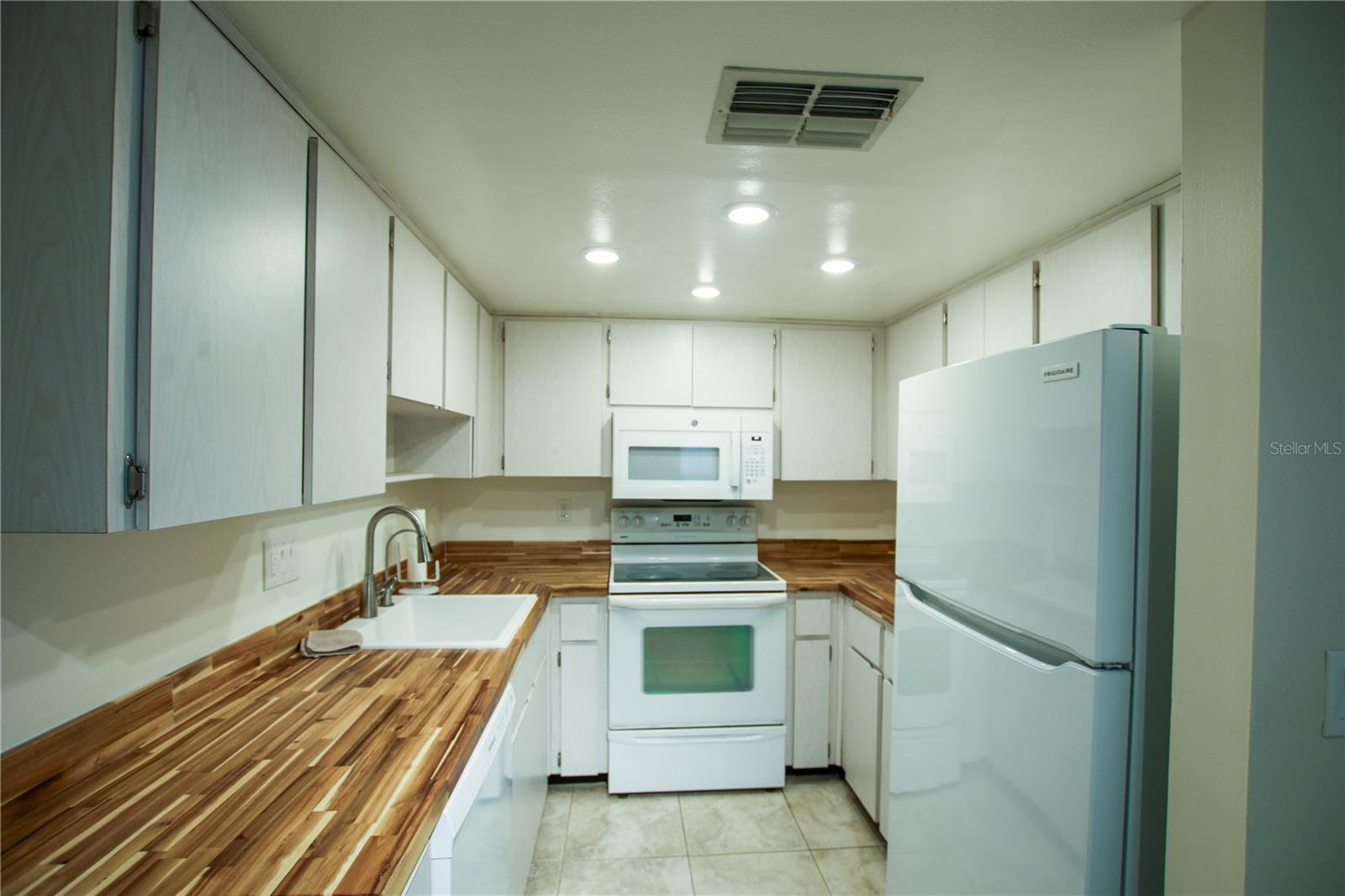 2360 SHELLY DR #B — photo 15
