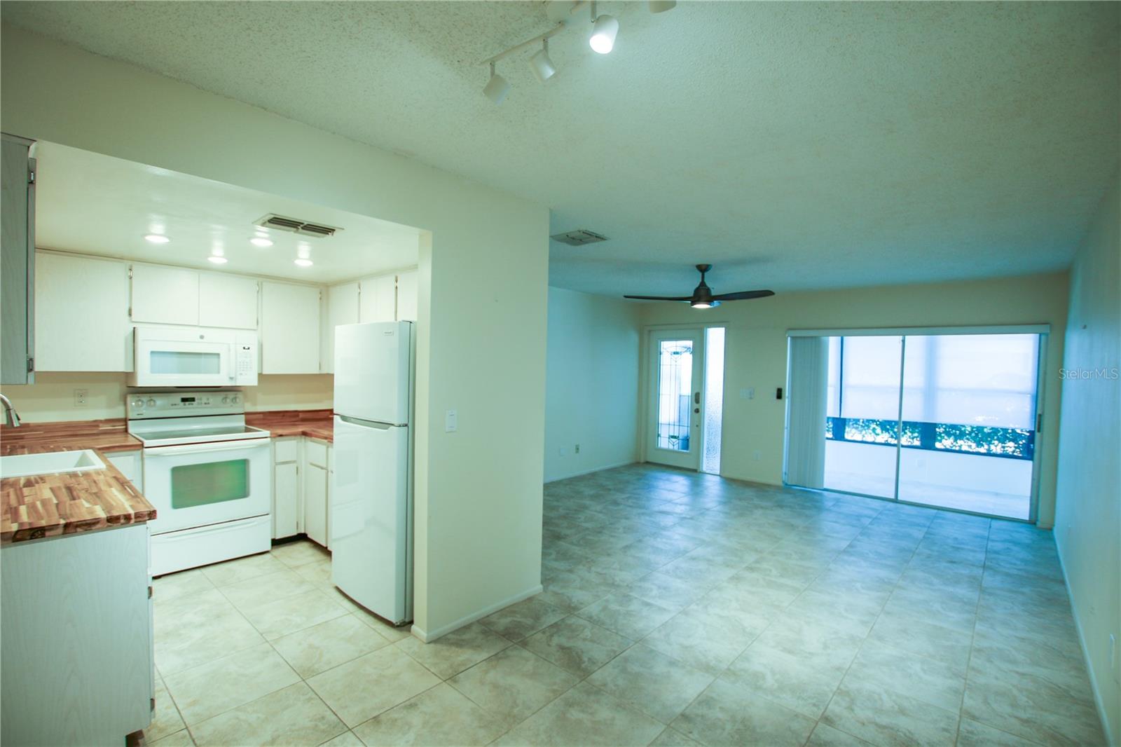 2360 SHELLY DR #B — photo 14