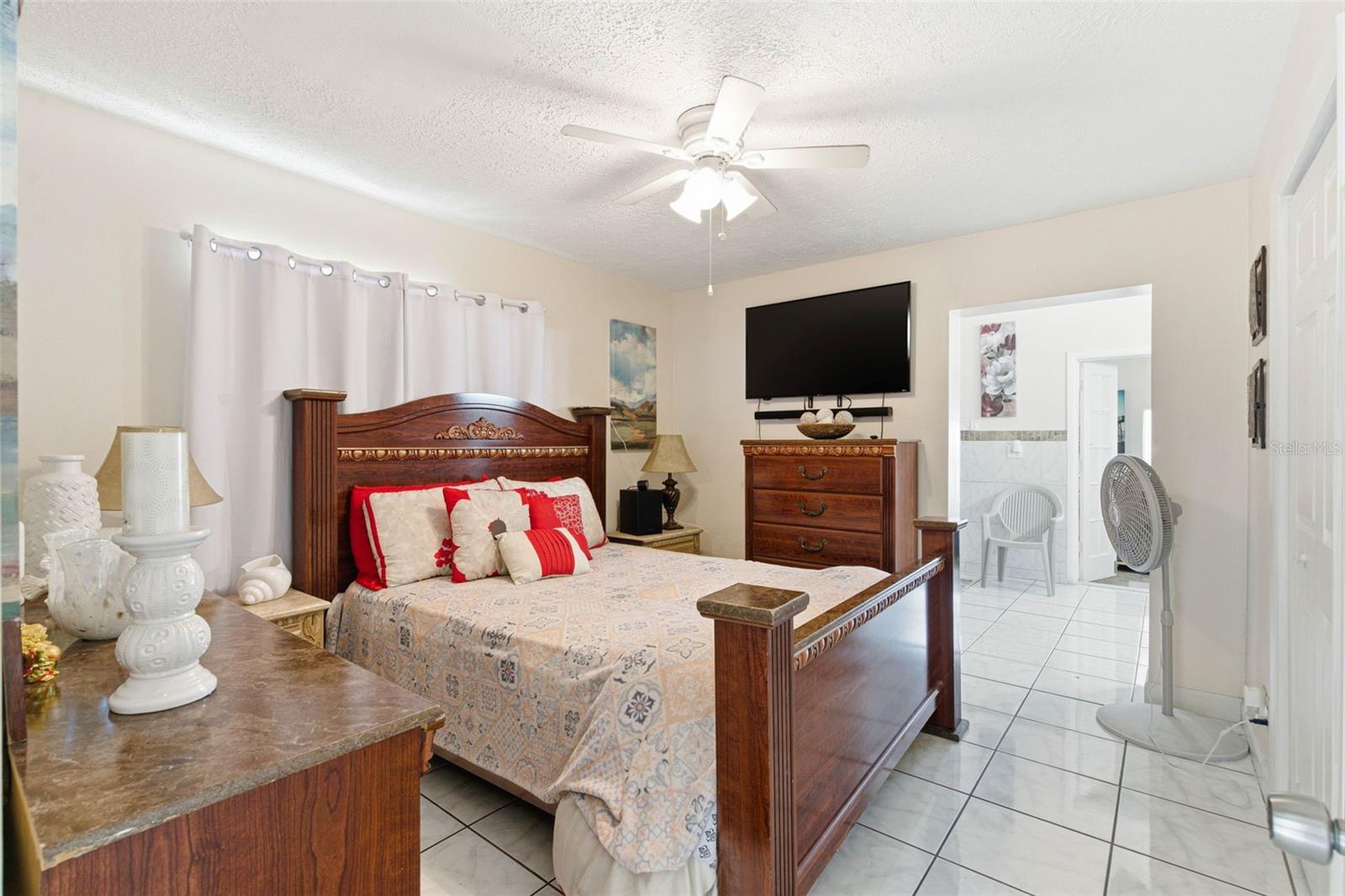 4914 HOLIDAY DR — photo 50