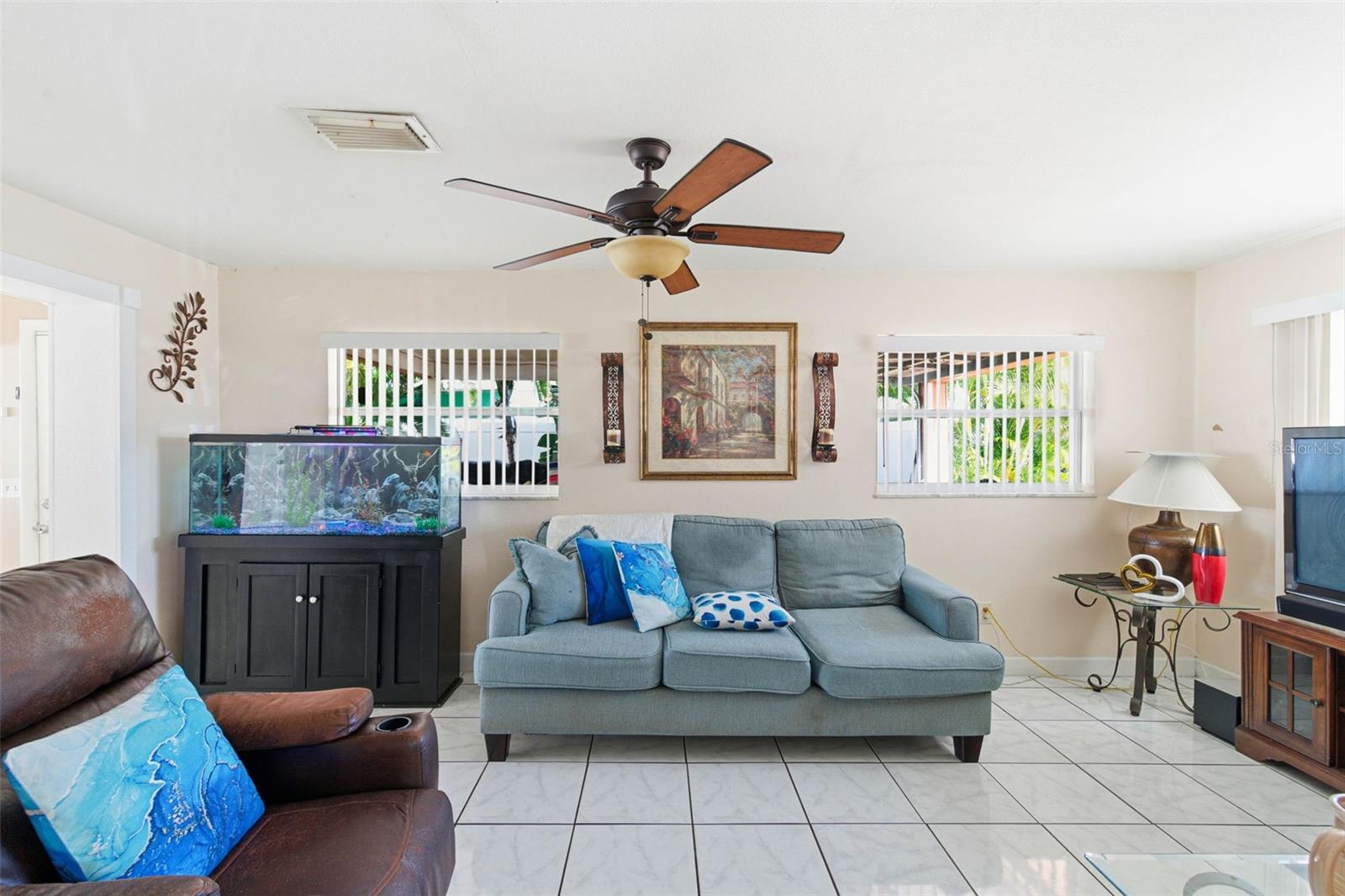 4914 HOLIDAY DR — photo 35
