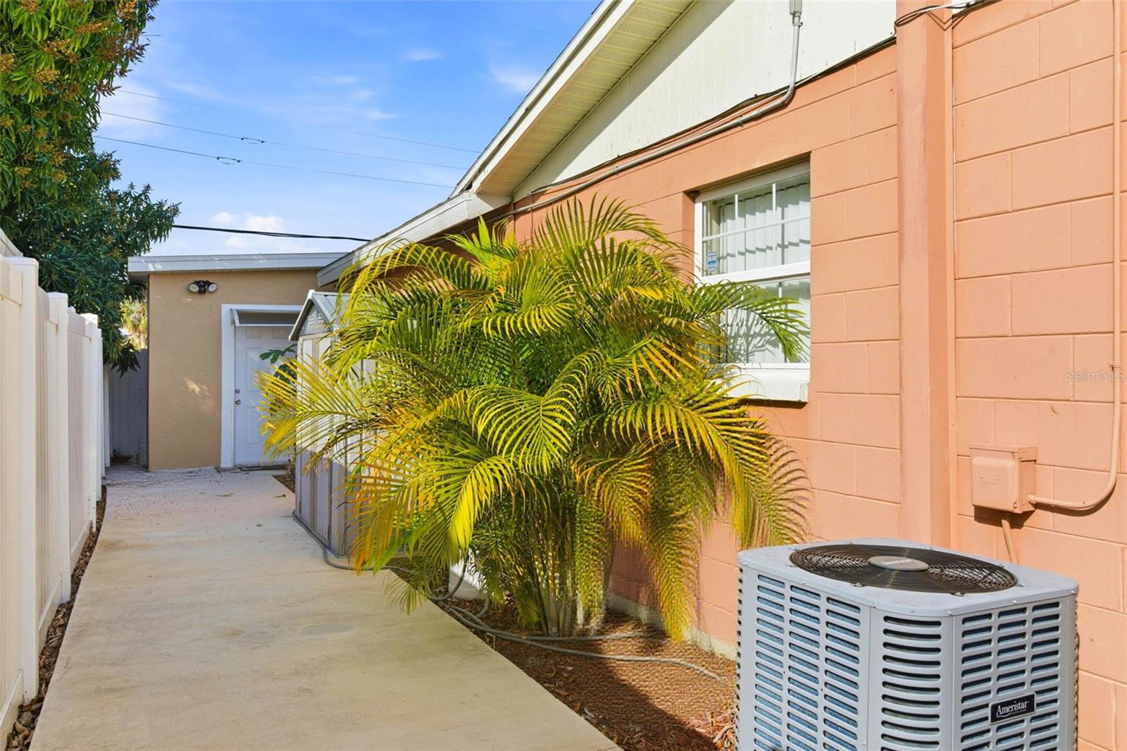 4914 HOLIDAY DR — photo 22