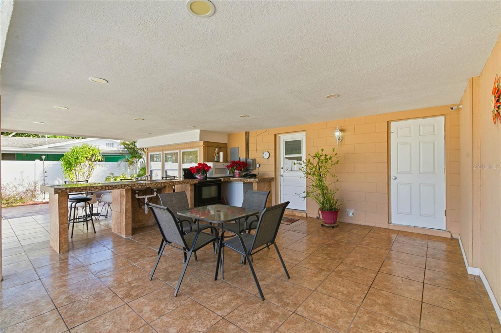 4914 HOLIDAY DR — photo 19