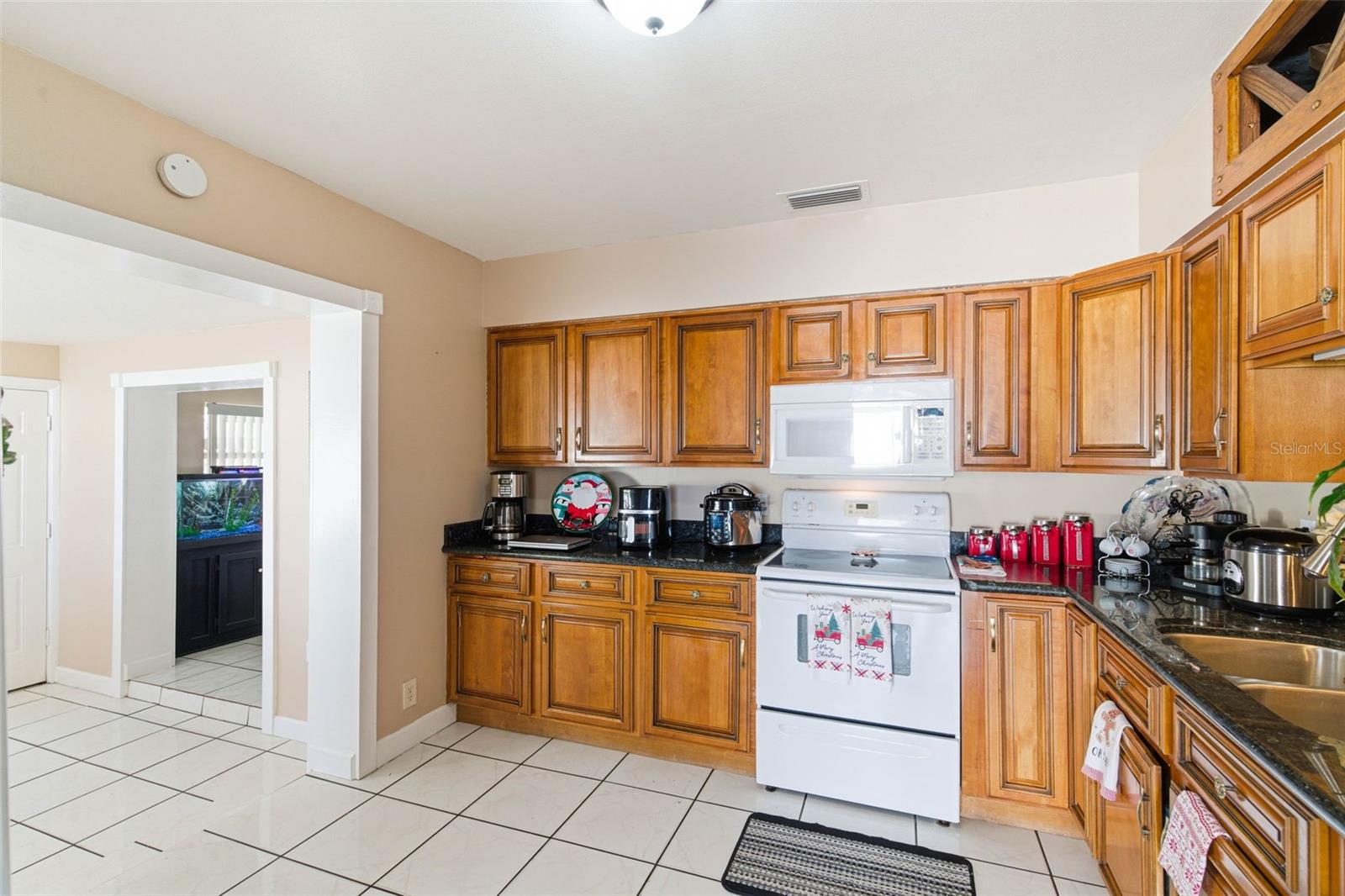 4914 HOLIDAY DR — photo 40