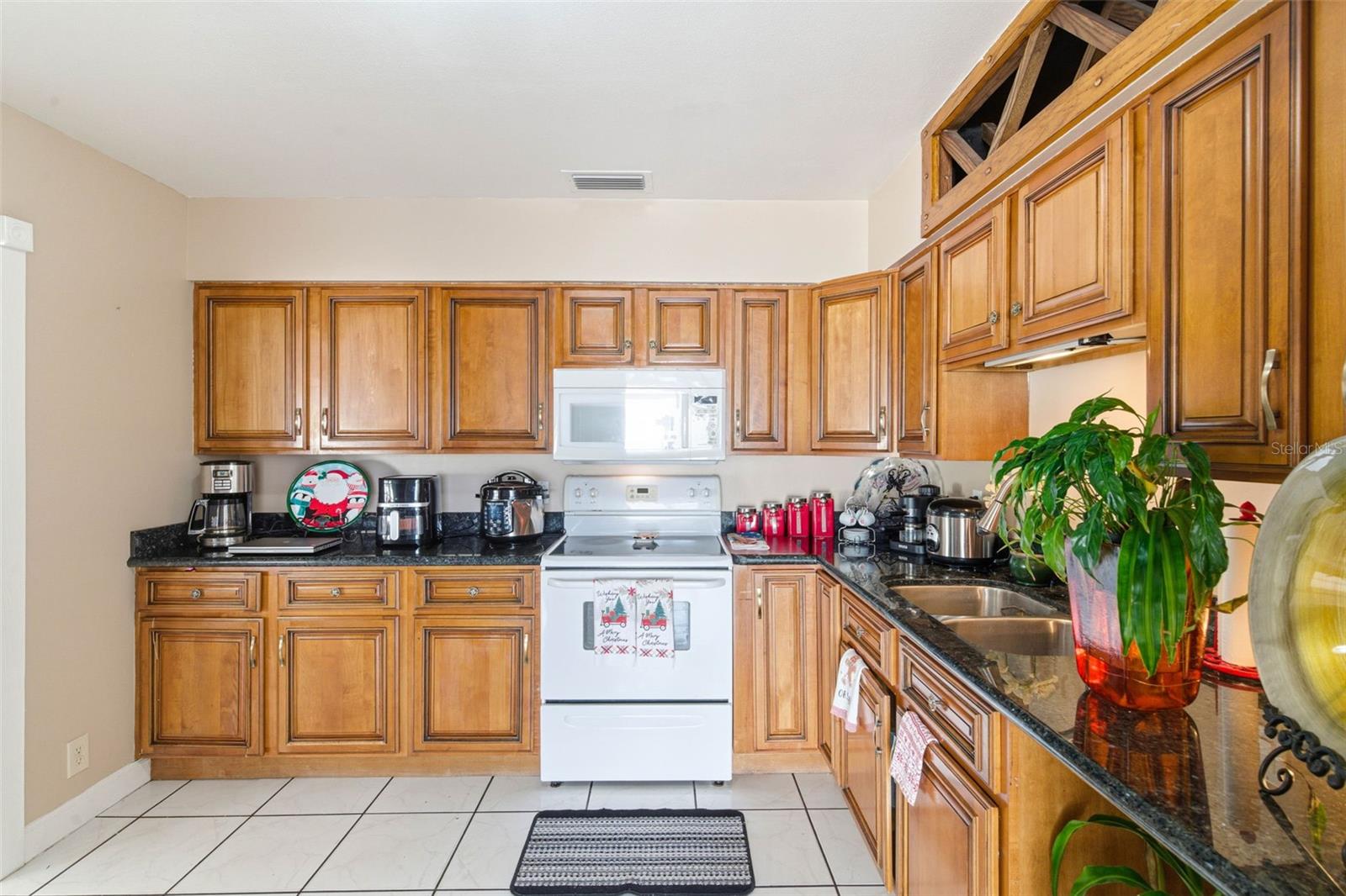 4914 HOLIDAY DR — photo 41