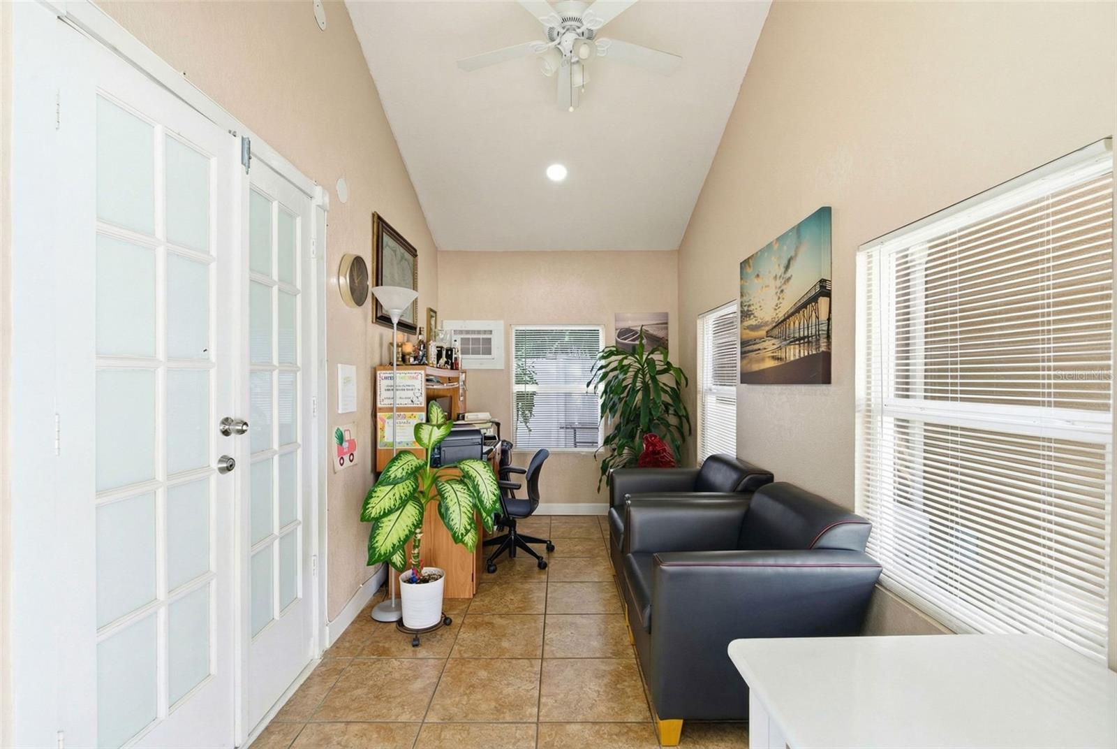4914 HOLIDAY DR — photo 31