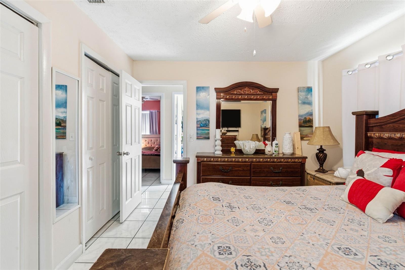 4914 HOLIDAY DR — photo 51