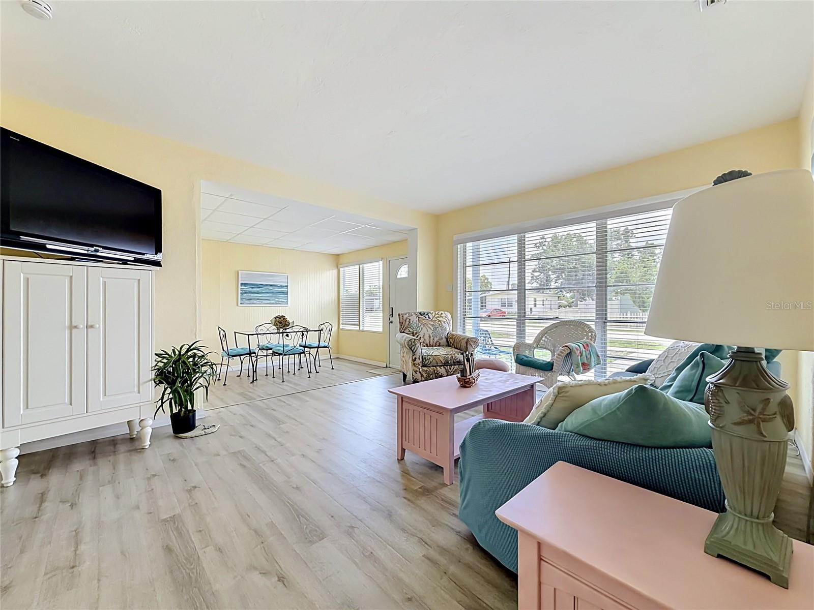 8594 BUMFORD AVE — photo 14