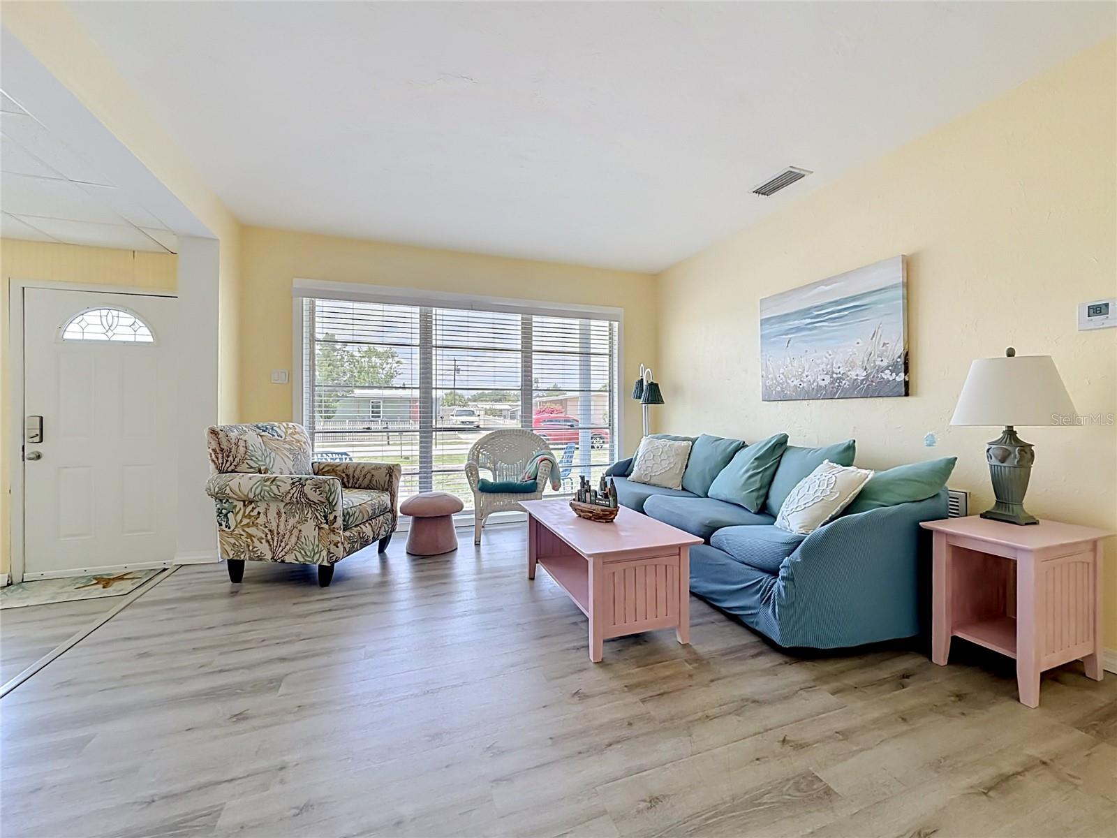 8594 BUMFORD AVE — photo 13