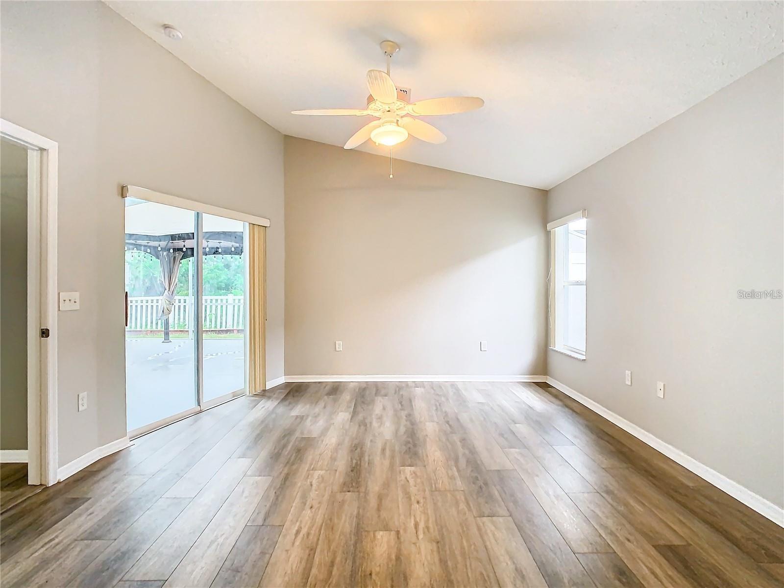 7823 FLORADORA DR — photo 28