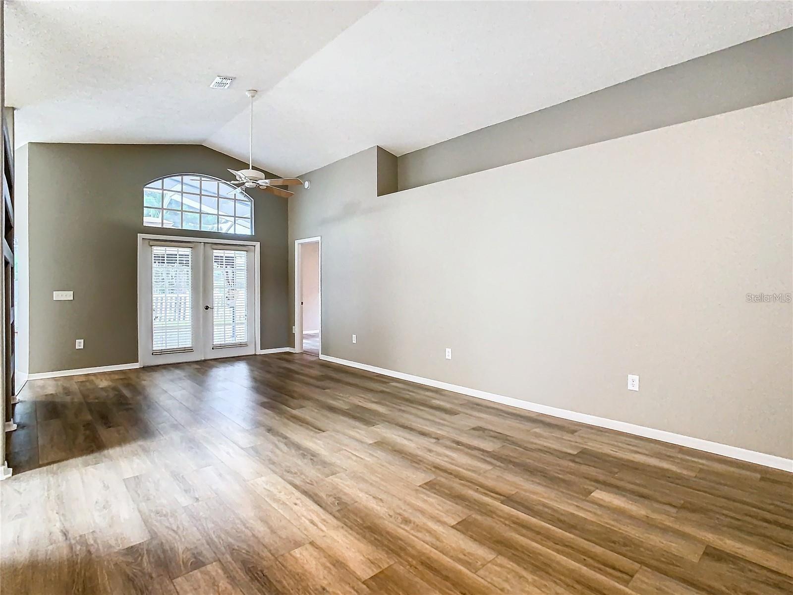 7823 FLORADORA DR — photo 3