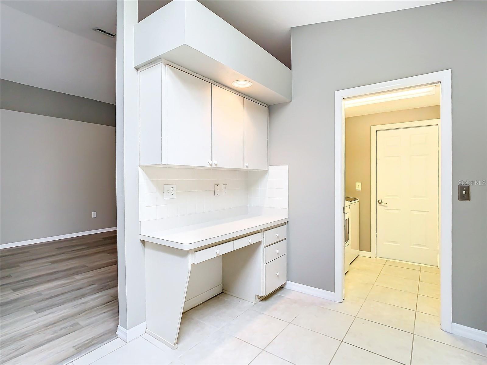 7823 FLORADORA DR — photo 17