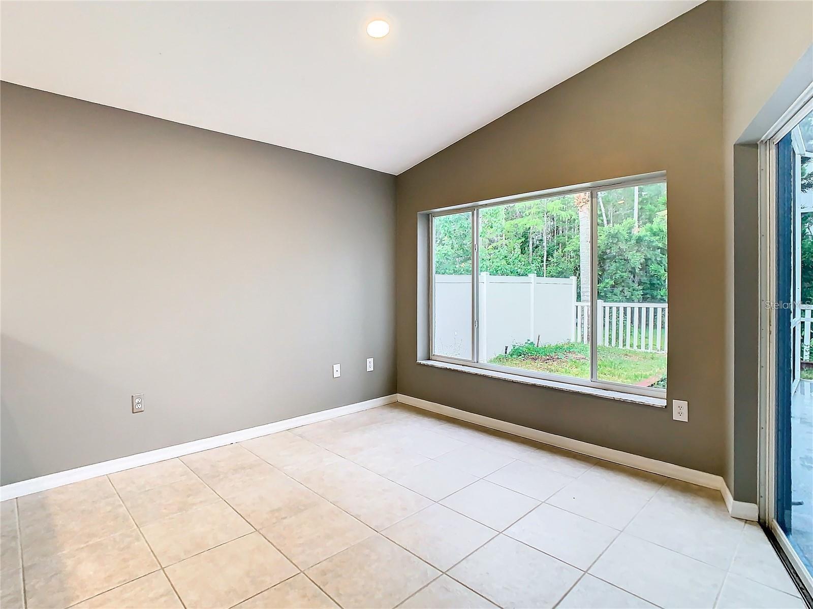 7823 FLORADORA DR — photo 10
