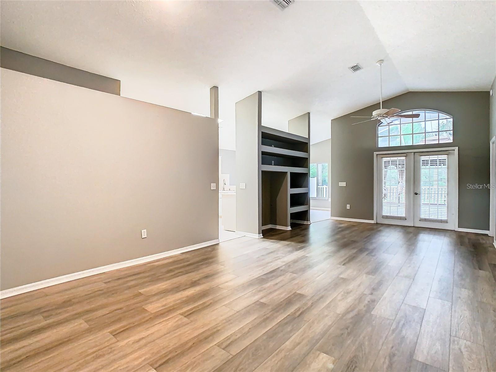 7823 FLORADORA DR — photo 6