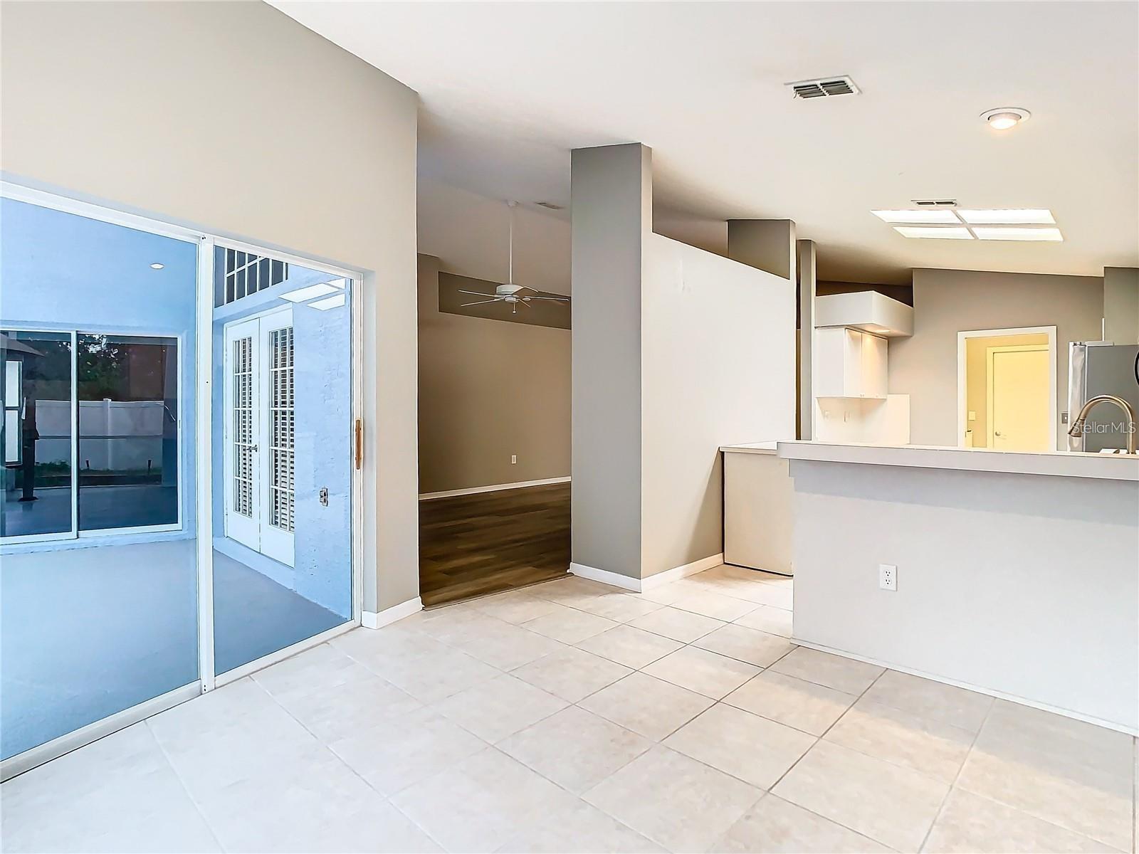 7823 FLORADORA DR — photo 12