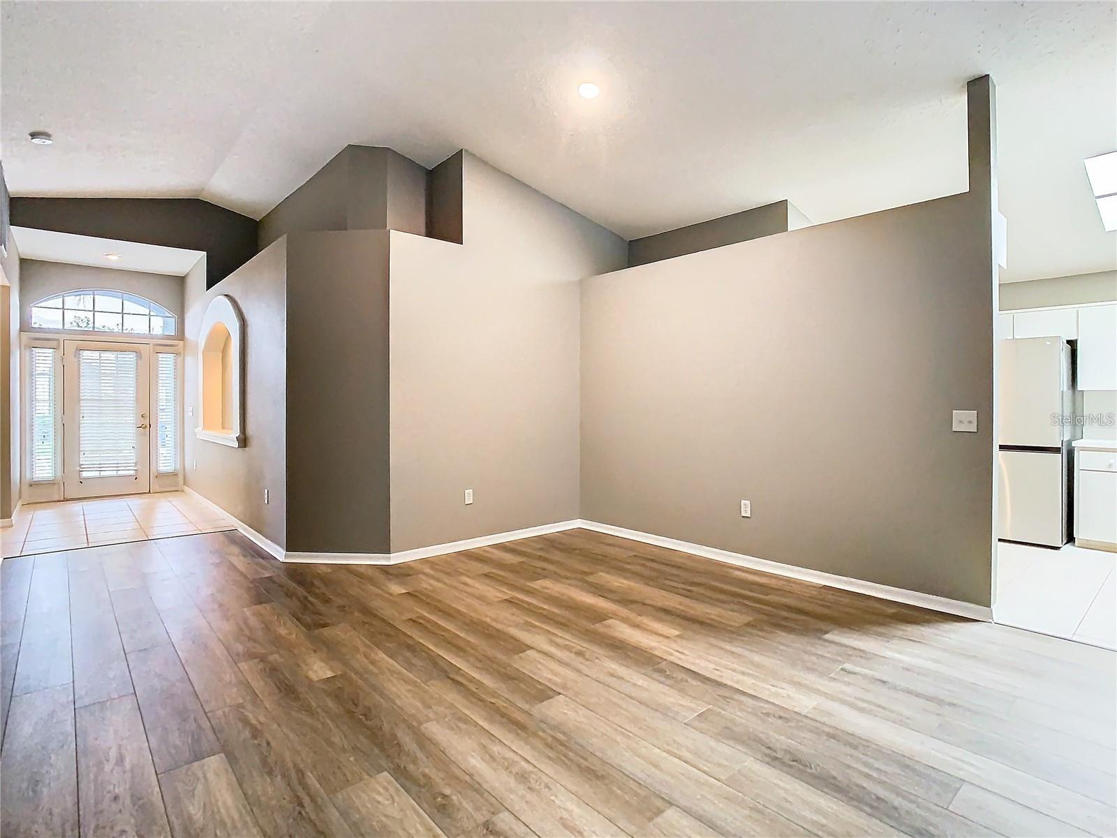 7823 FLORADORA DR — photo 9