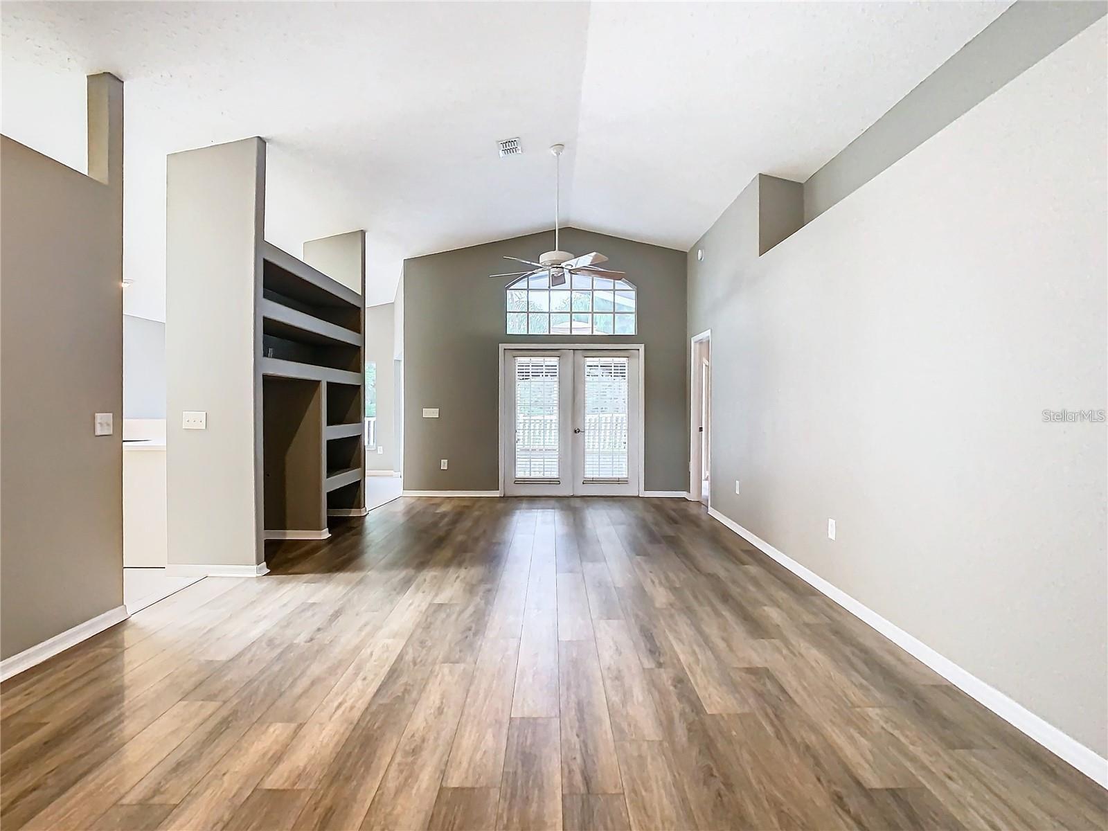 7823 FLORADORA DR — photo 4