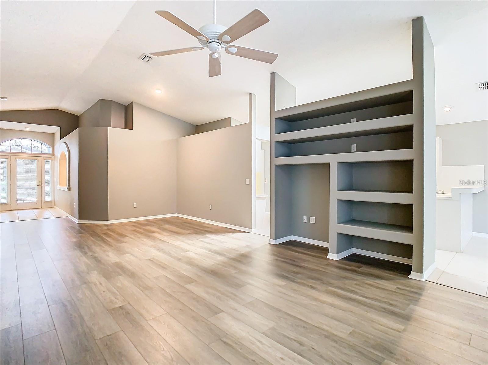 7823 FLORADORA DR — photo 8