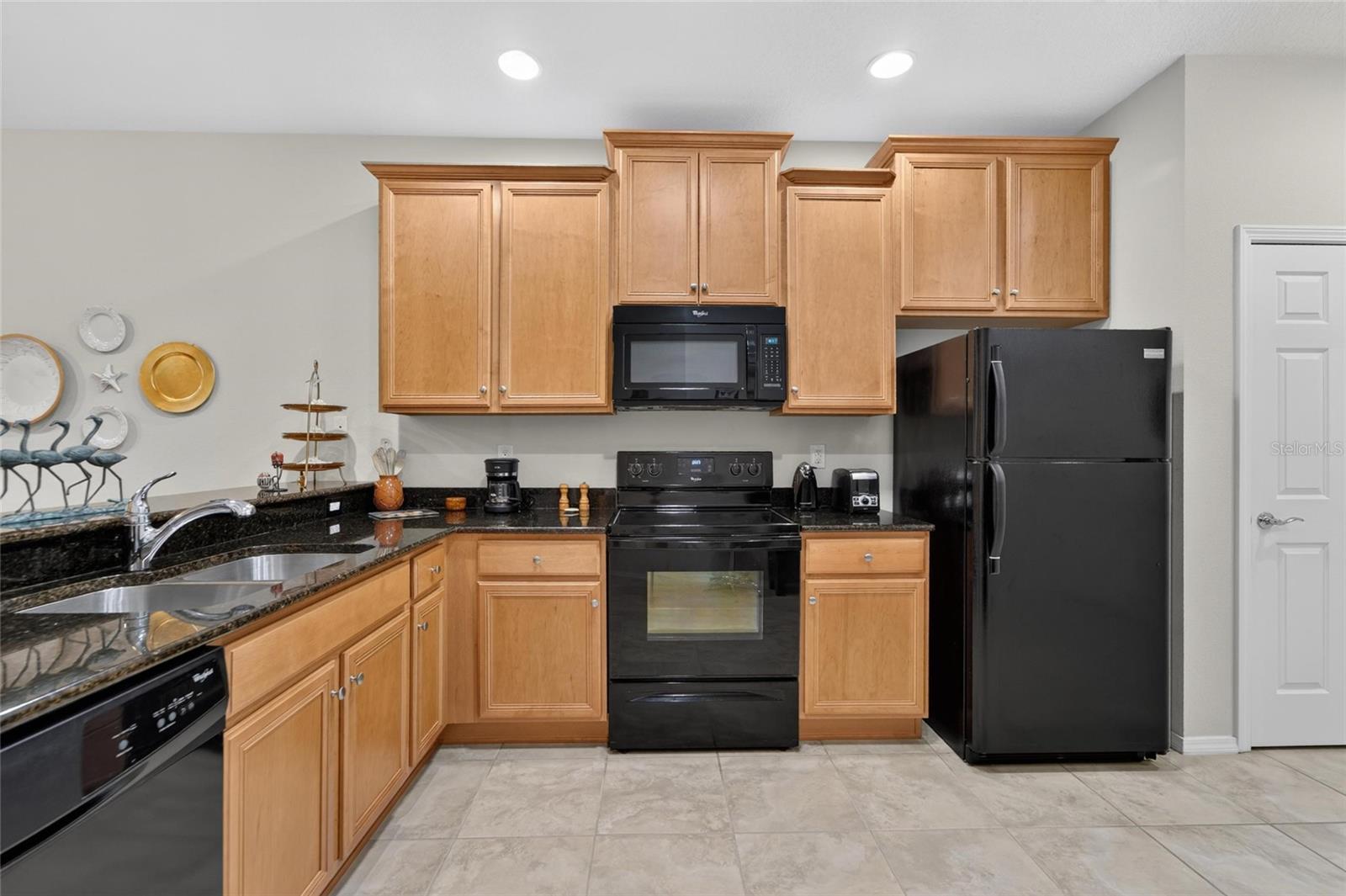 428 SENECA FALLS DR — photo 10