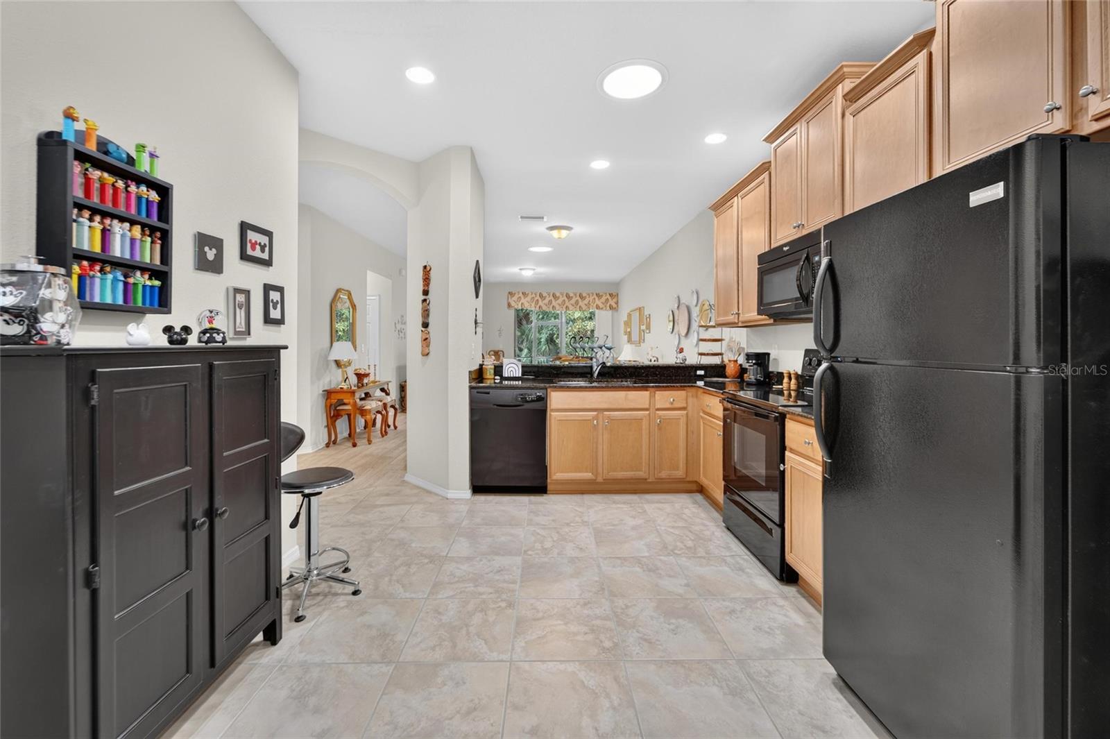 428 SENECA FALLS DR — photo 2