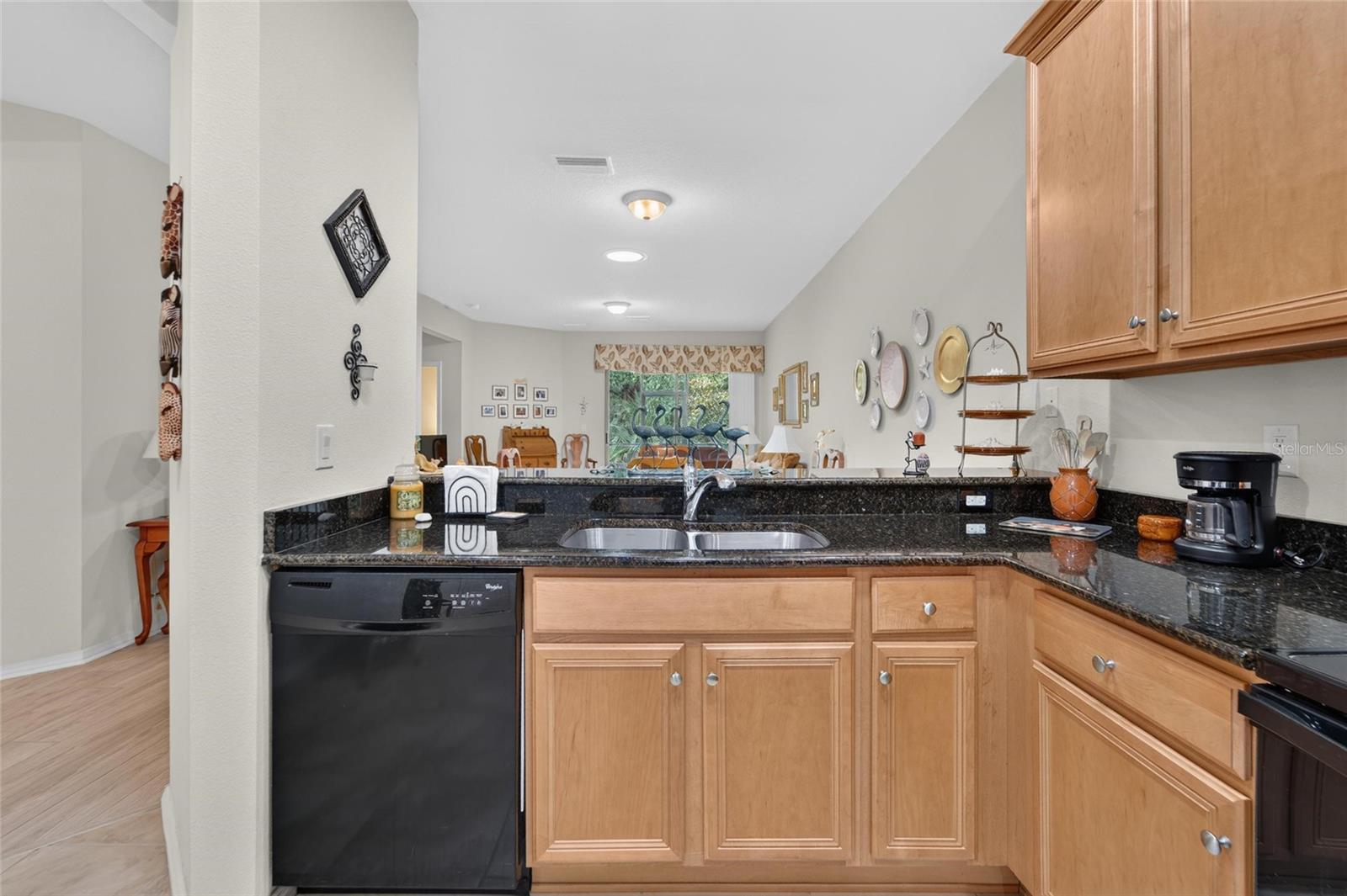428 SENECA FALLS DR — photo 11