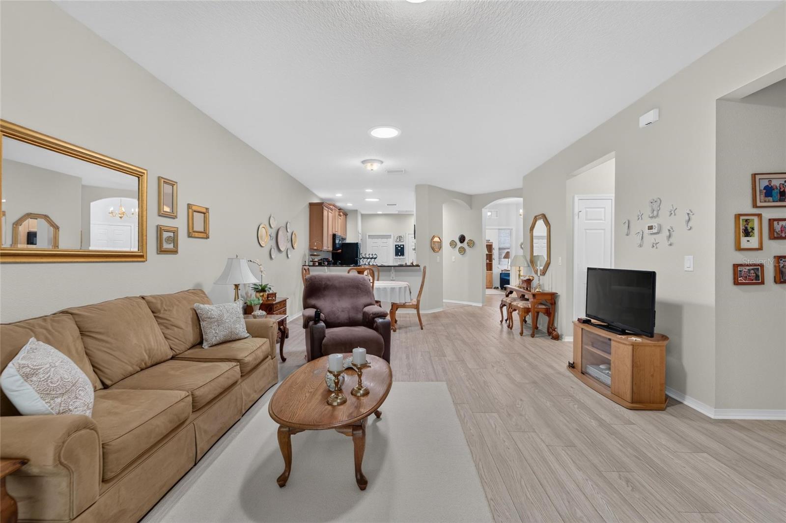 428 SENECA FALLS DR — photo 4