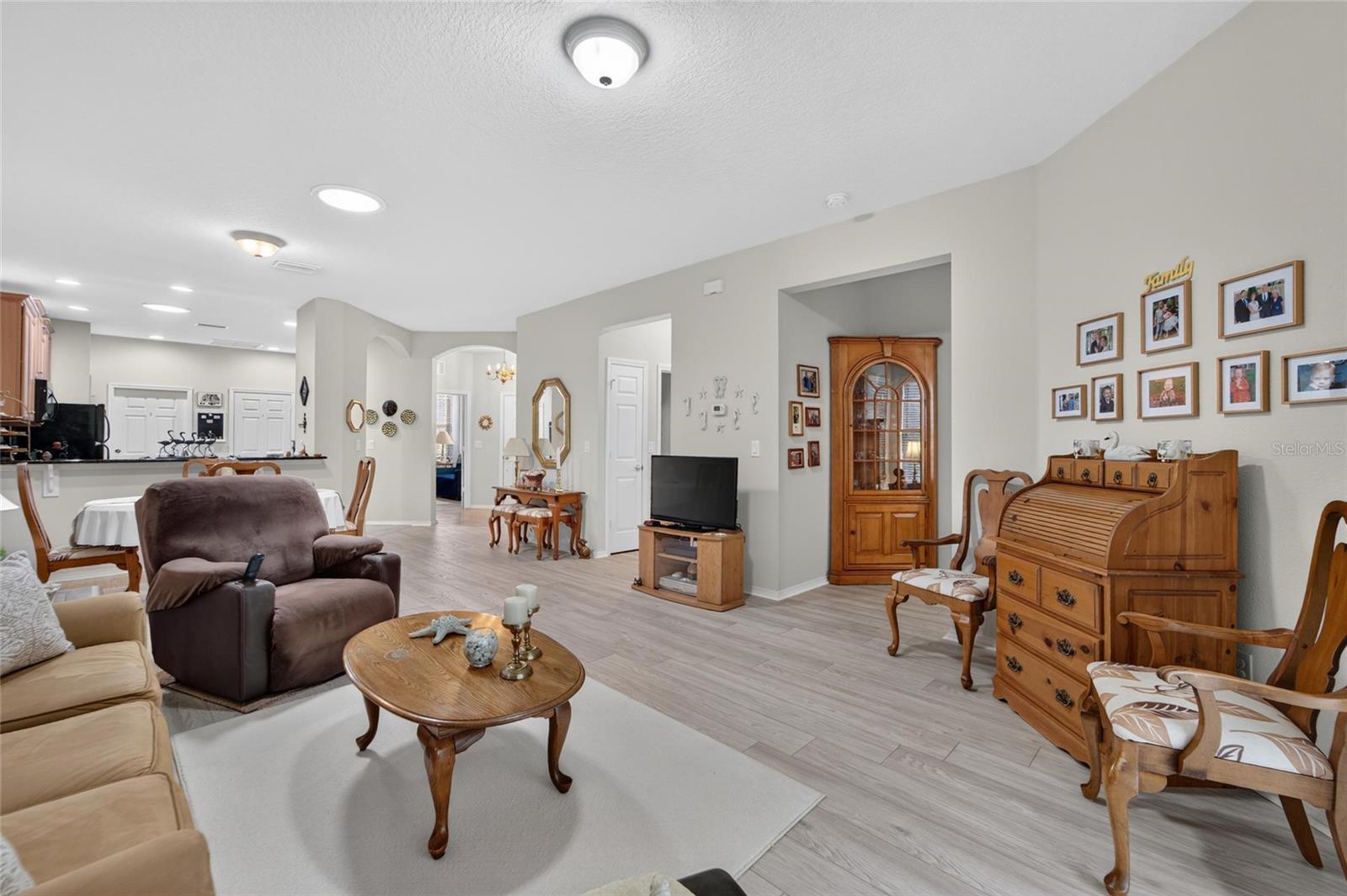 428 SENECA FALLS DR — photo 16