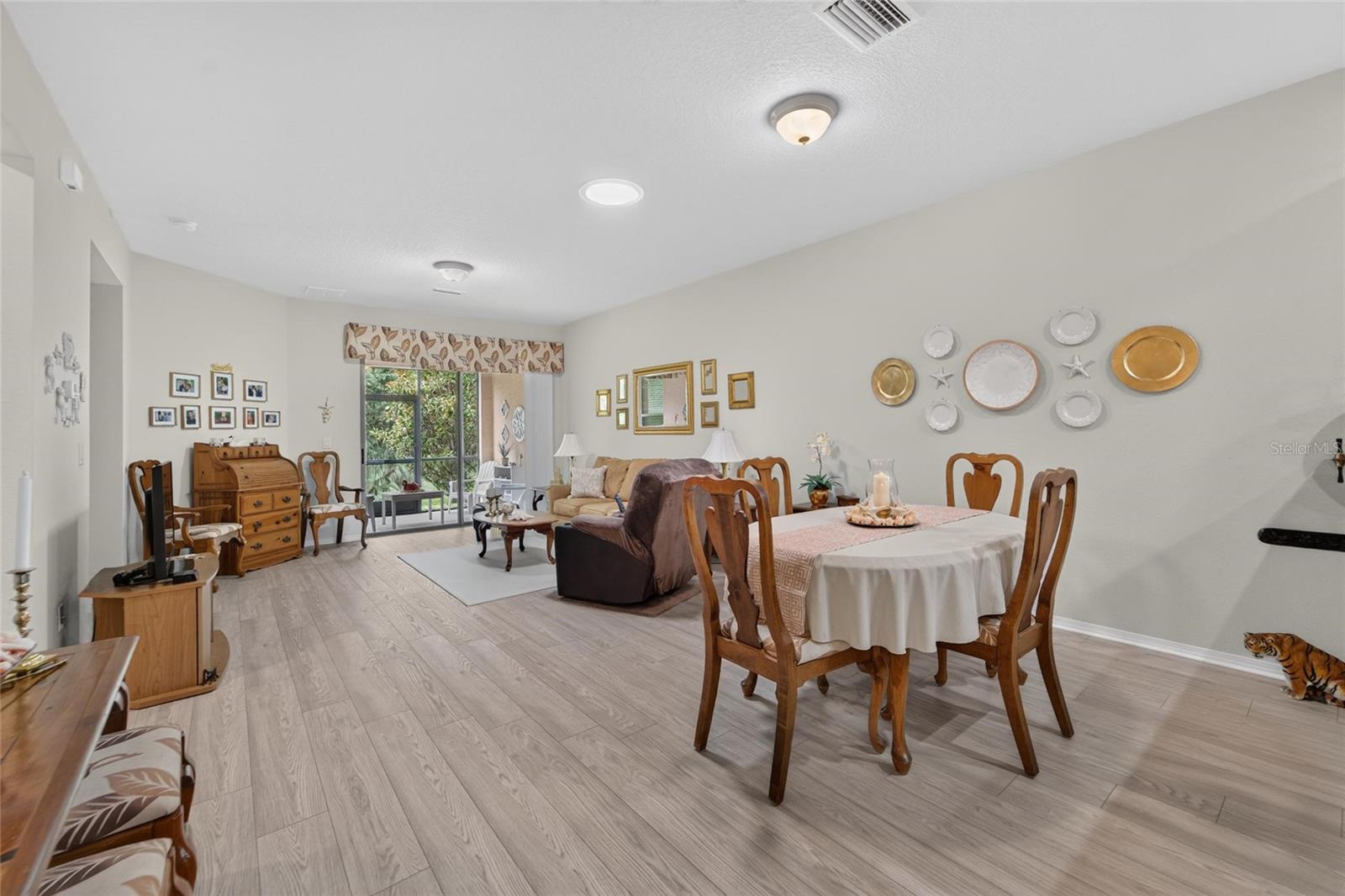428 SENECA FALLS DR — photo 14