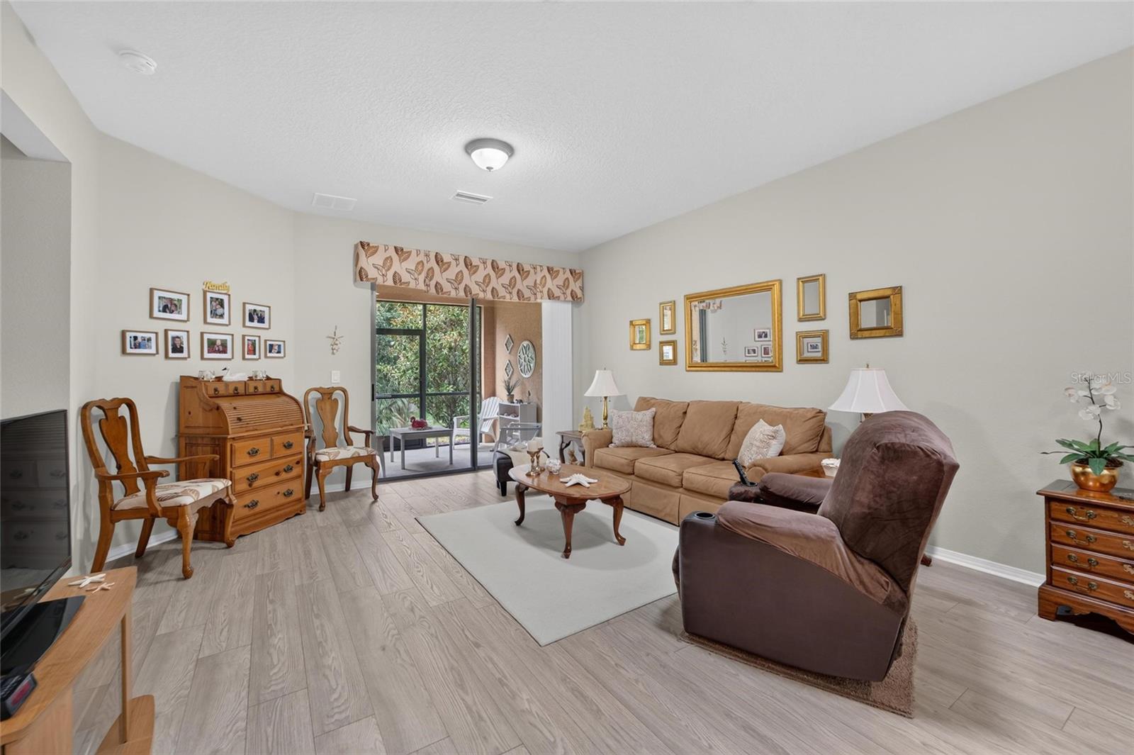 428 SENECA FALLS DR — photo 15