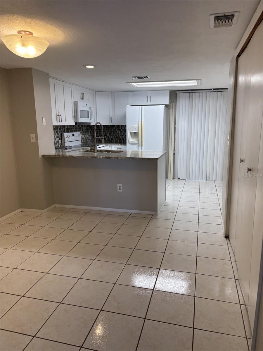 8525 J R MANOR DR — photo 4