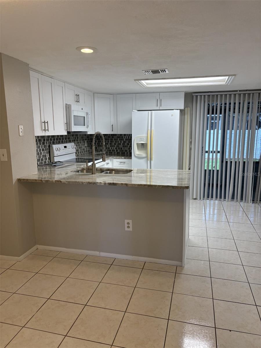 8525 J R MANOR DR — photo 5
