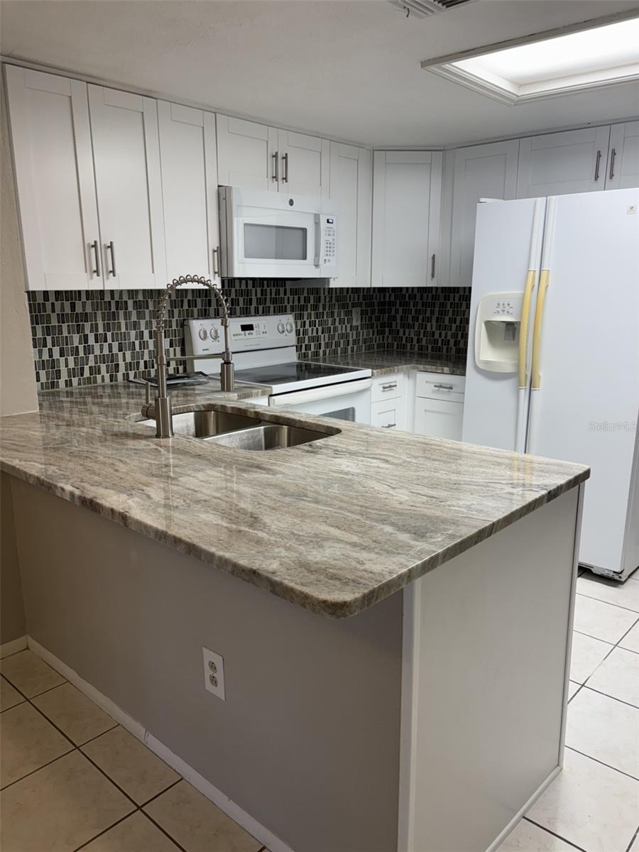 8525 J R MANOR DR — photo 7