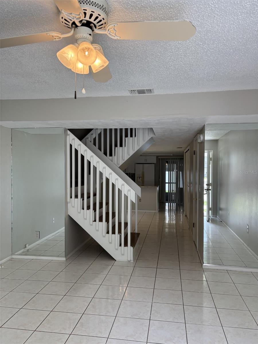 8525 J R MANOR DR — photo 2
