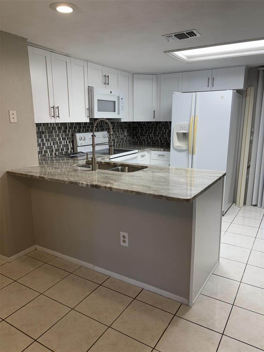 8525 J R MANOR DR — photo 6
