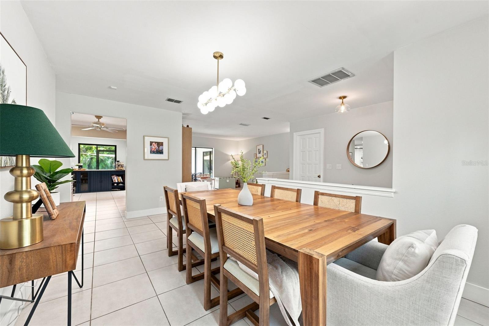 1683 OAK PL — photo 12