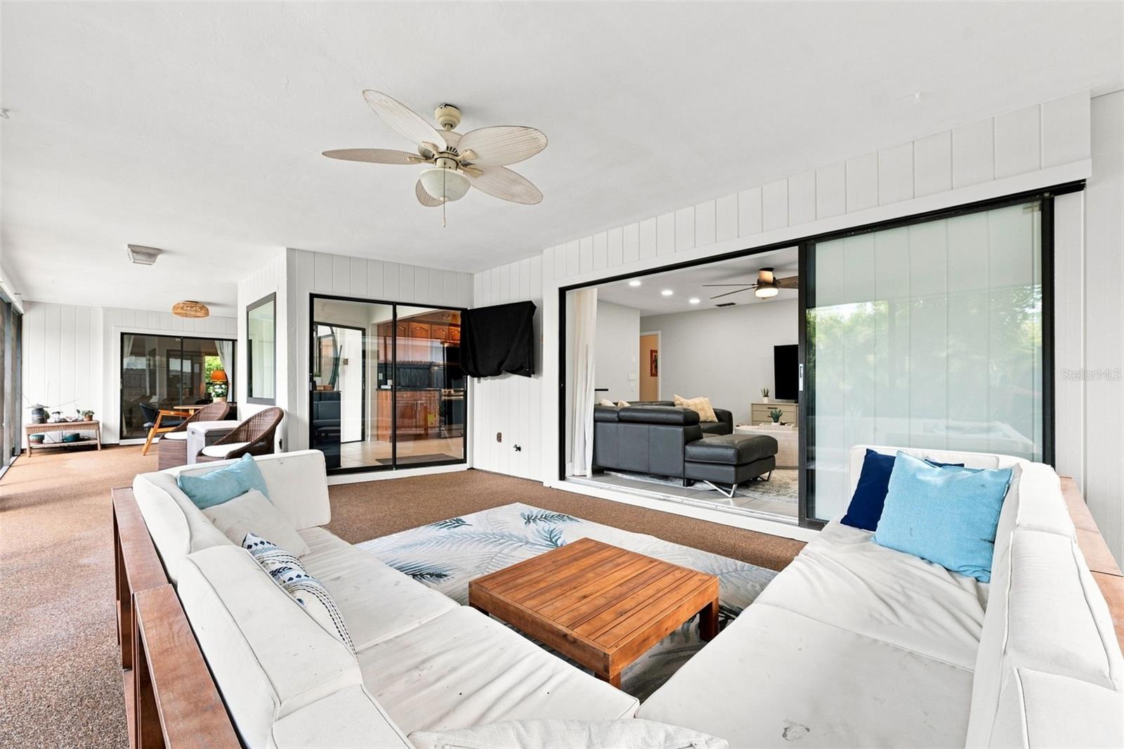 1683 OAK PL — photo 30
