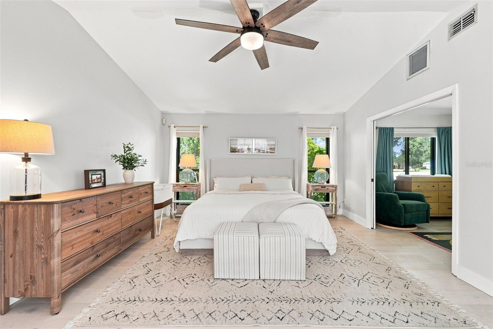 1683 OAK PL — photo 17