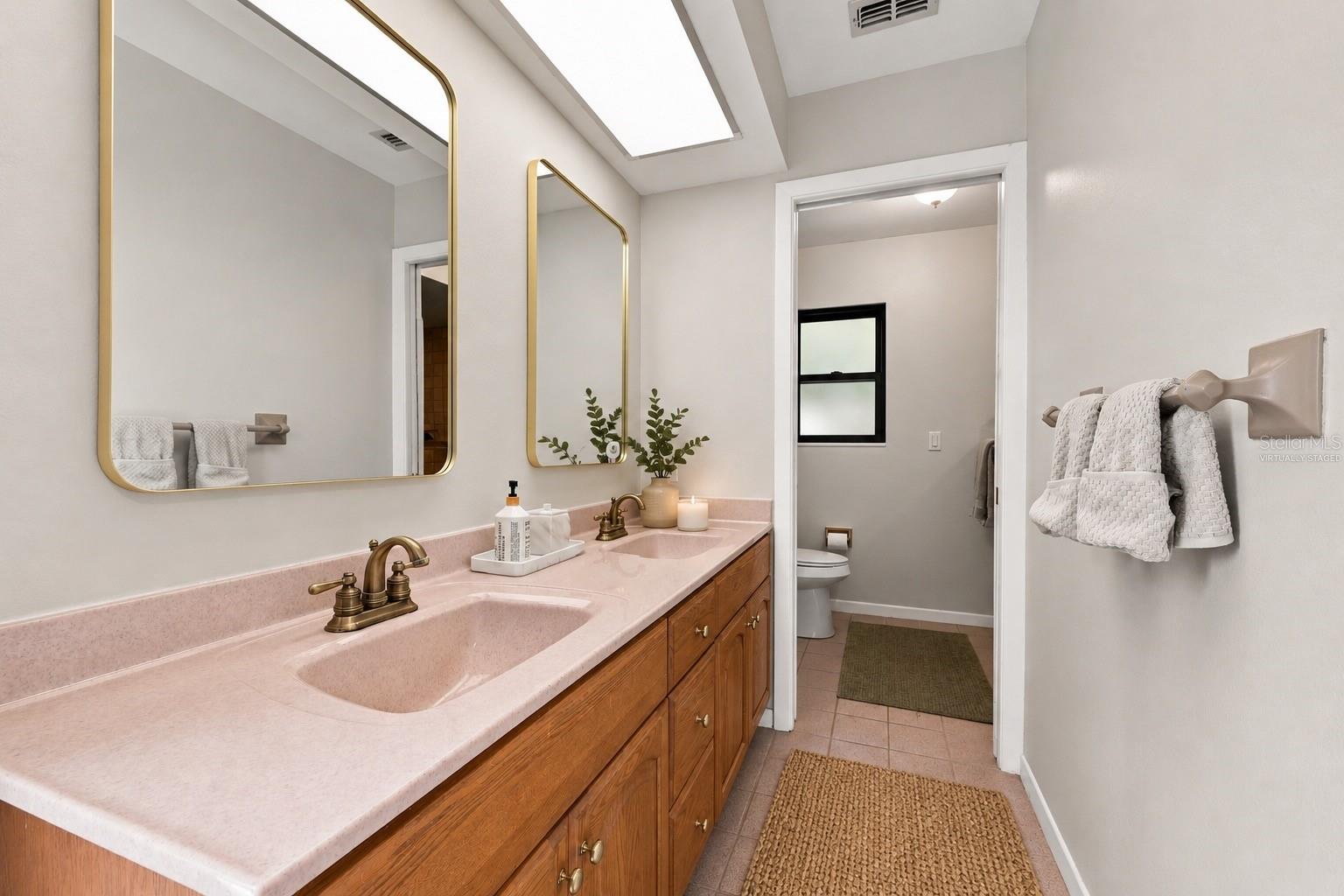 1683 OAK PL — photo 38