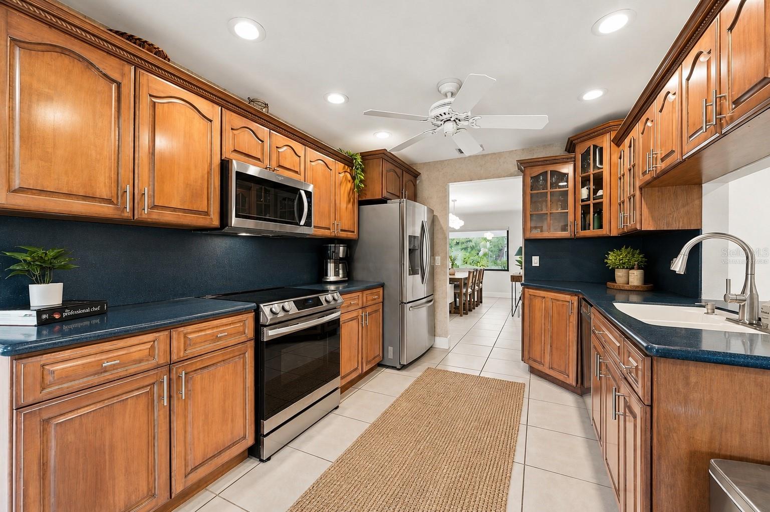 1683 OAK PL — photo 34
