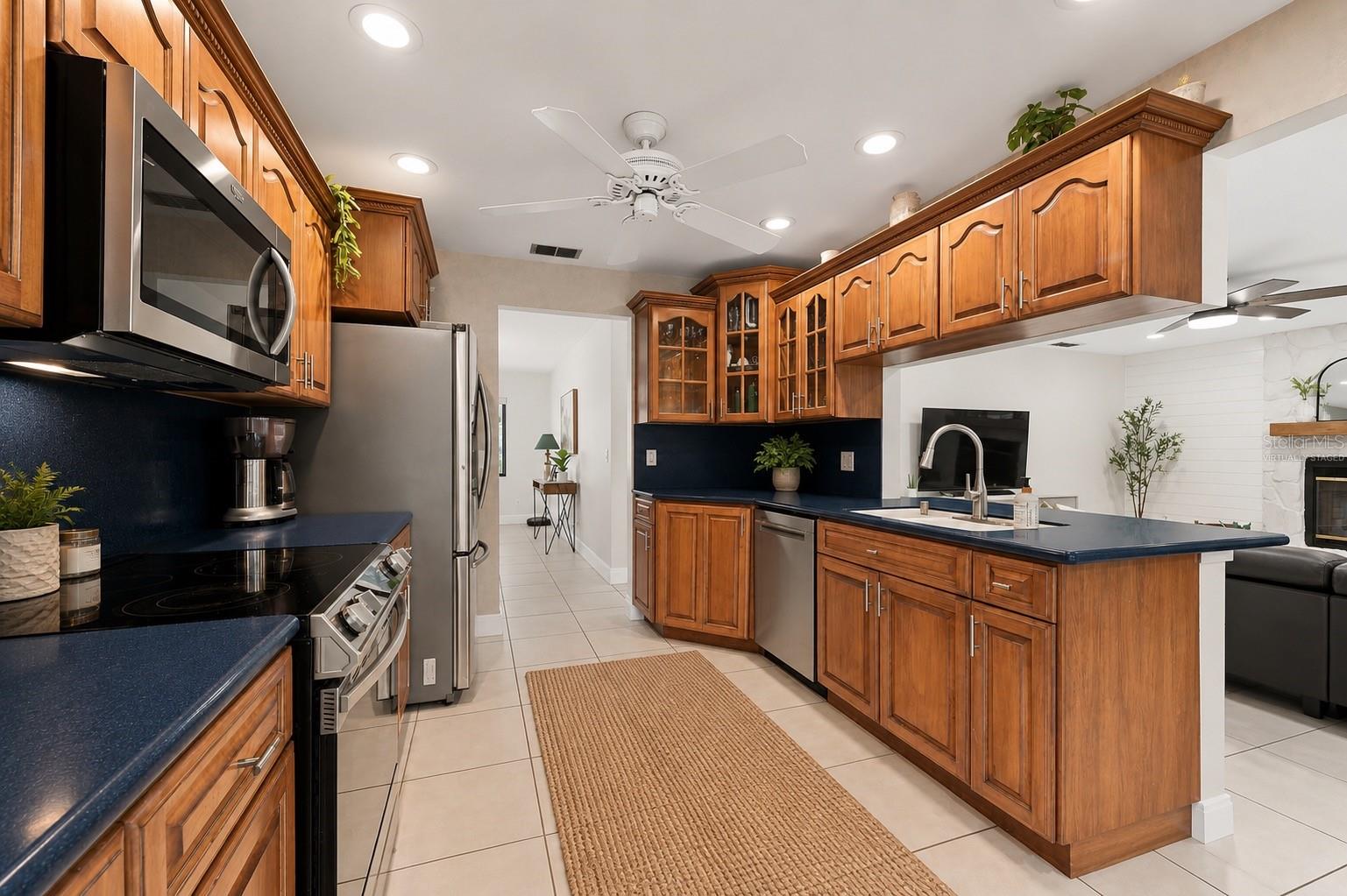 1683 OAK PL — photo 35