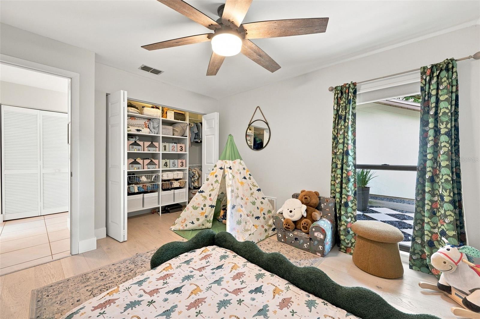 1683 OAK PL — photo 23